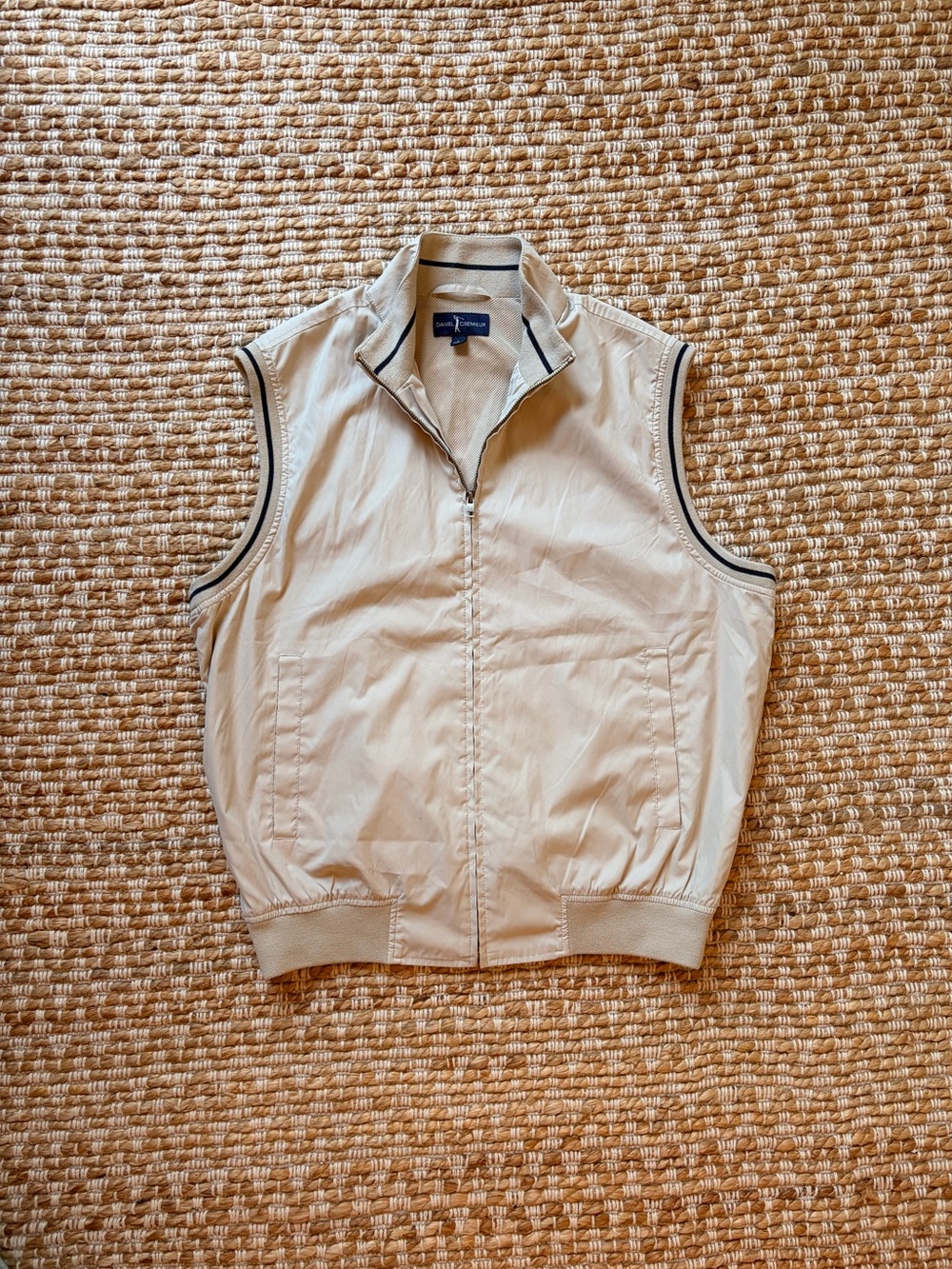 Daniel Cremieux golf vest. Beige Sleeveless Zip-up Vest Navy Trim. Sports jacket